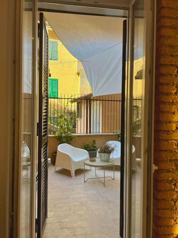 Terrazzo comune con zona salotto — King's Place